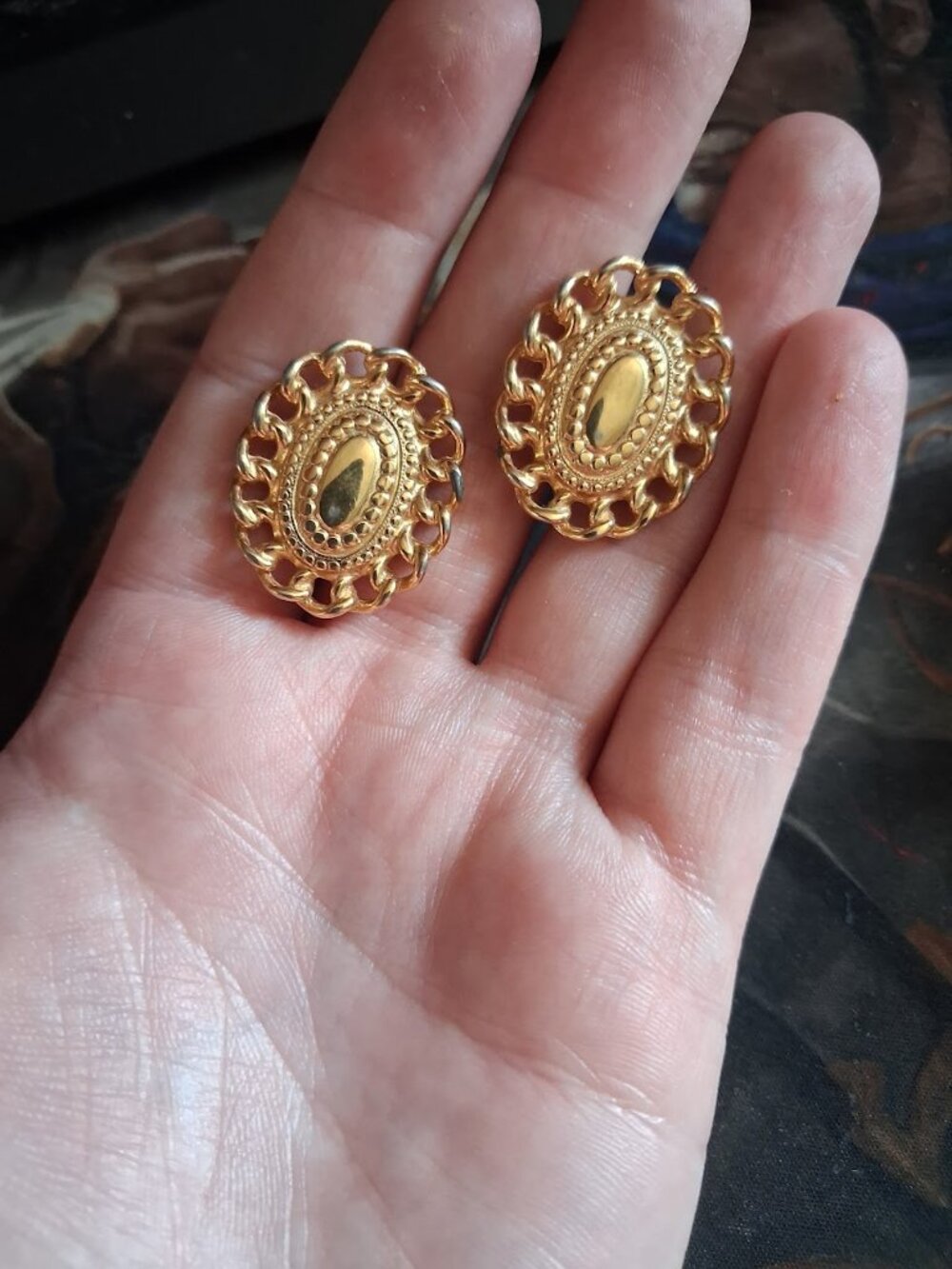 Vintage Sarah Coventry clip on earrings